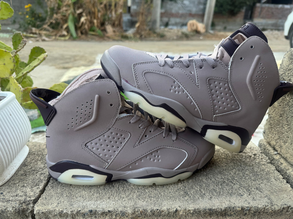 Air Jordan 6 Gray & Black Sneakers