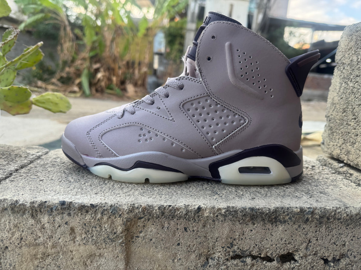 Air Jordan 6 Gray & Black Sneakers